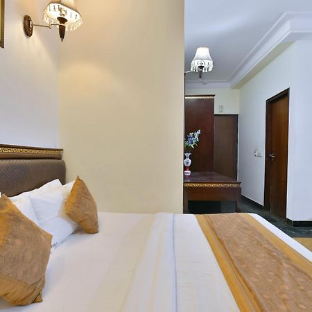 Hotel Express New Delhi Buitenkant foto