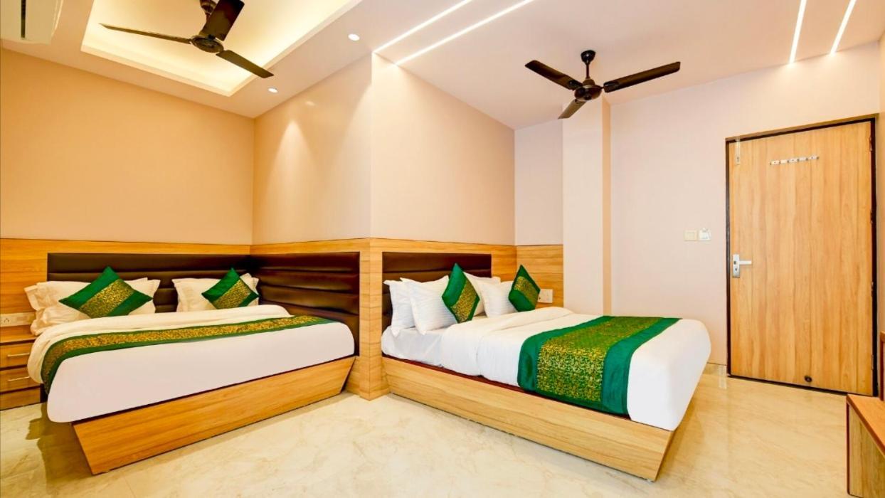 Hotel Express New Delhi Buitenkant foto