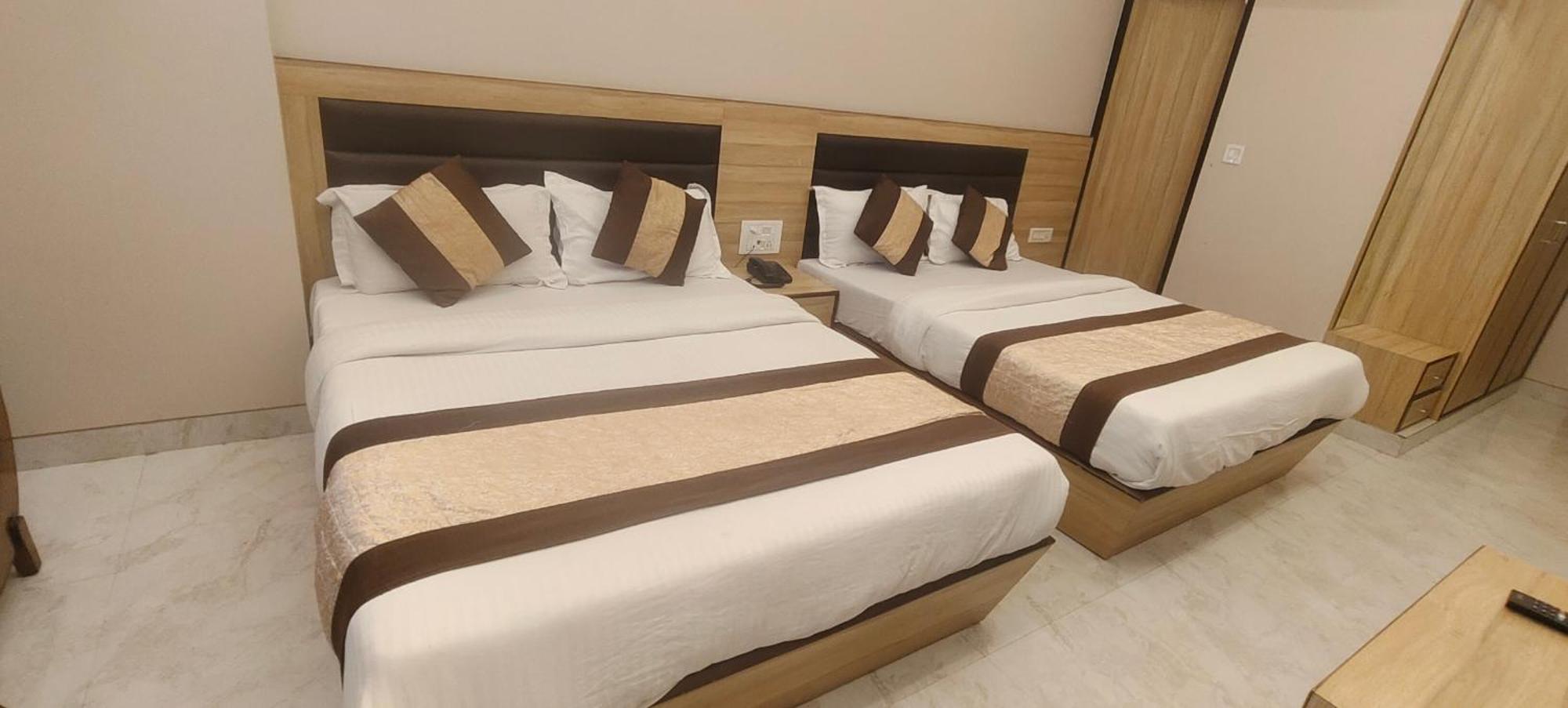 Hotel Express New Delhi Buitenkant foto