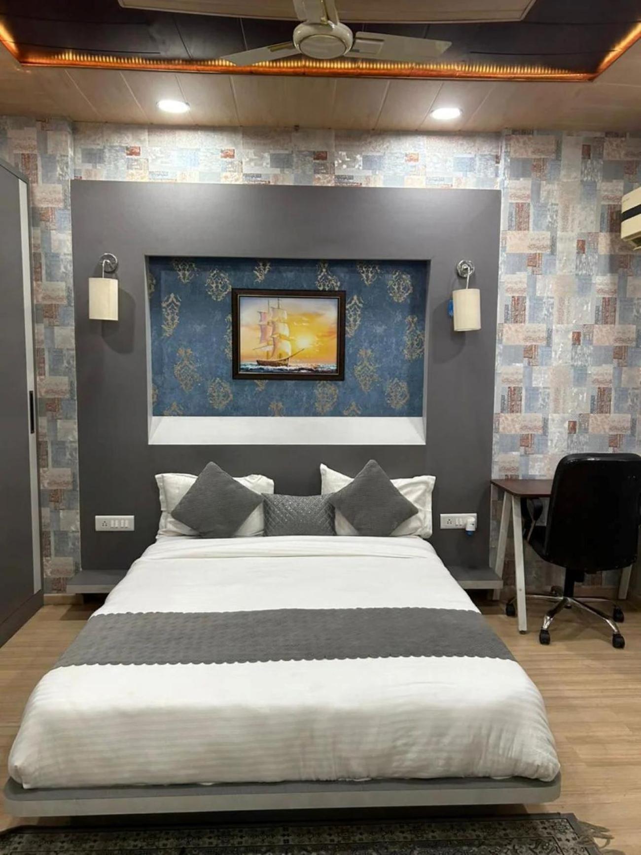 Hotel Express New Delhi Buitenkant foto