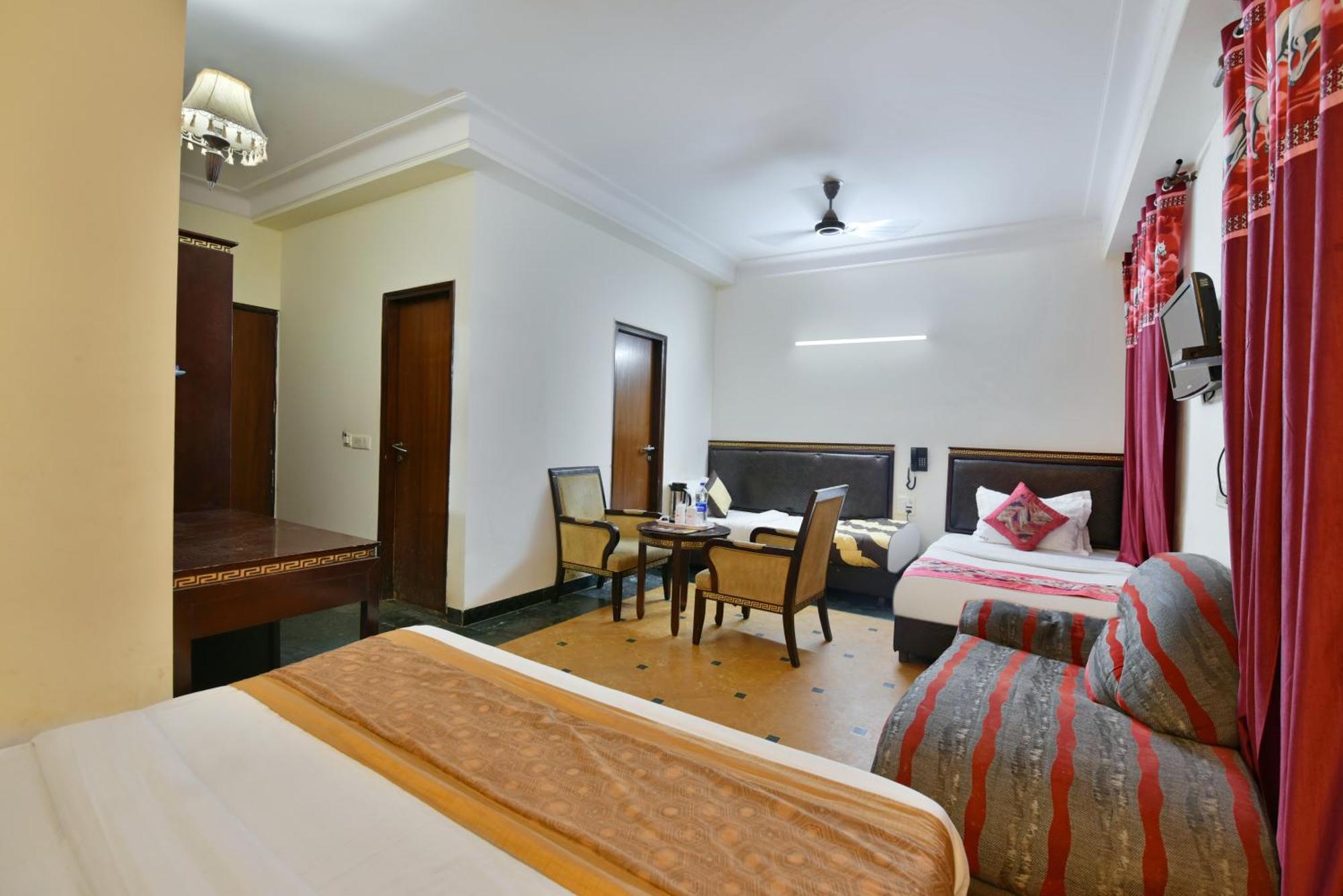 Hotel Express New Delhi Buitenkant foto