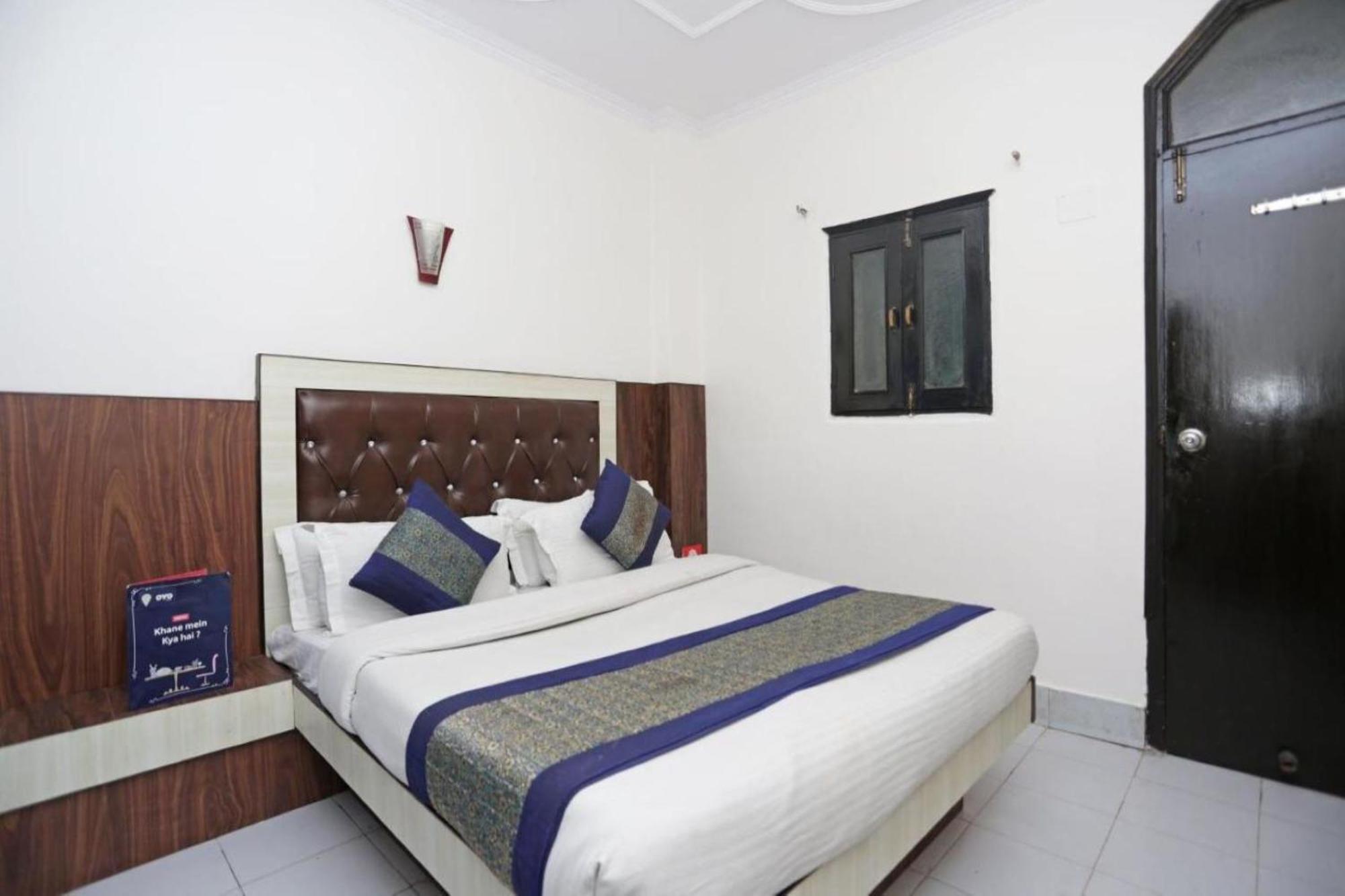 Hotel Express New Delhi Buitenkant foto
