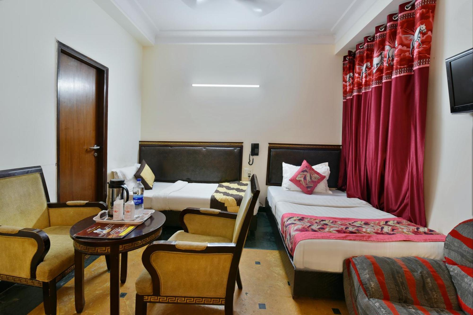 Hotel Express New Delhi Buitenkant foto